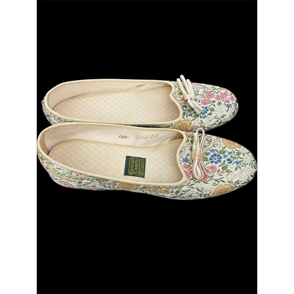 Daniel Green Comfort Slippers Womens Size 8 M Ivory Floral Fabric Embroideried - Picture 2 of 5